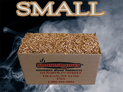 The small Minuto® box is tilted revealing the great amount of smoker chips included! Please select one species and the size smoker wood chip. 